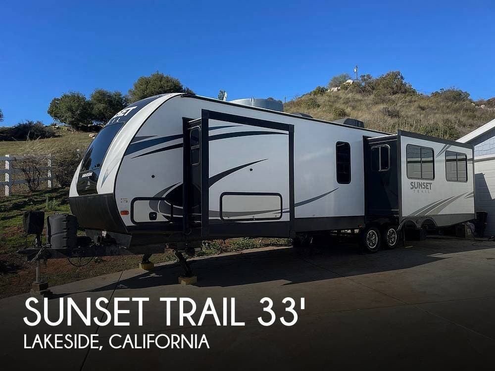 Used 2018 CrossRoads Sunset Trail Grand Reserve 33CK available in Lakeside, California