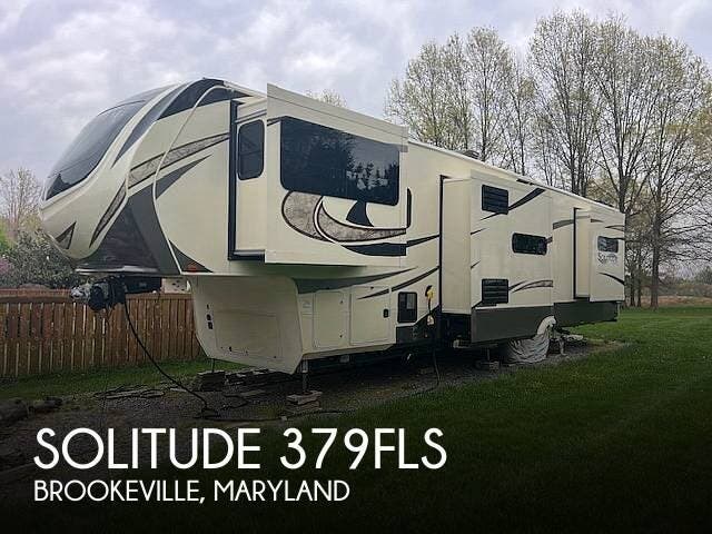 Used 2017  Grand Design Solitude 379FLS by Grand Design from Pop RVs in Brookeville, MD