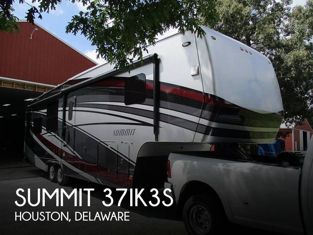 Used 2021 New Horizons Summit 37IK3S available in Houston, Delaware