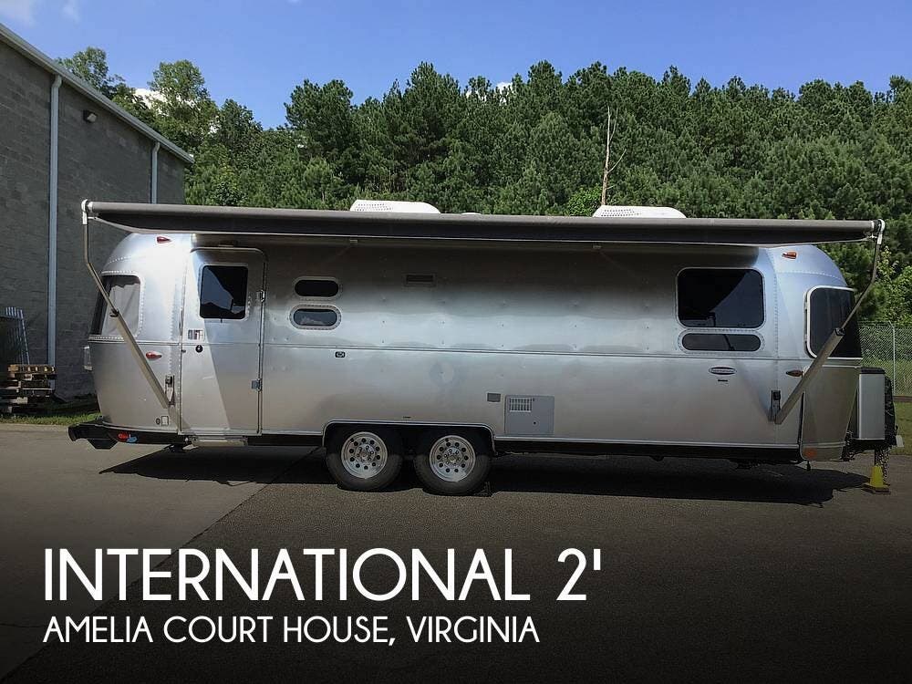 Used 2017 Airstream International Signature 27FB available in Amelia Court House, Virginia