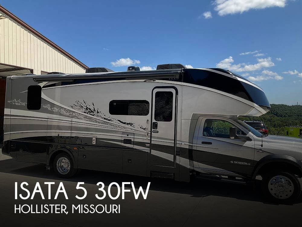 Used 2019 Dynamax Corp  Isata 5 30FW available in Hollister, Missouri