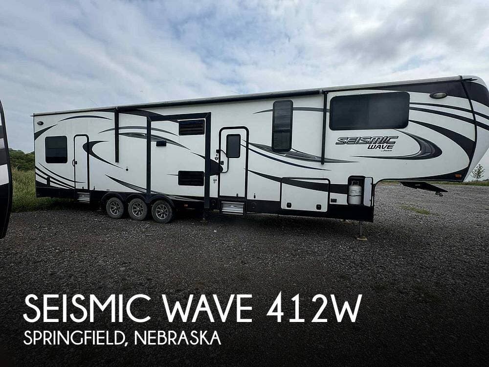 Used 2016 Jayco Seismic Wave 412W available in Springfield, Nebraska