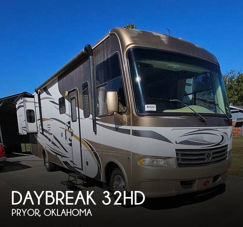 Used 2013 Thor Motor Coach Daybreak 32HD available in Pryor, Oklahoma