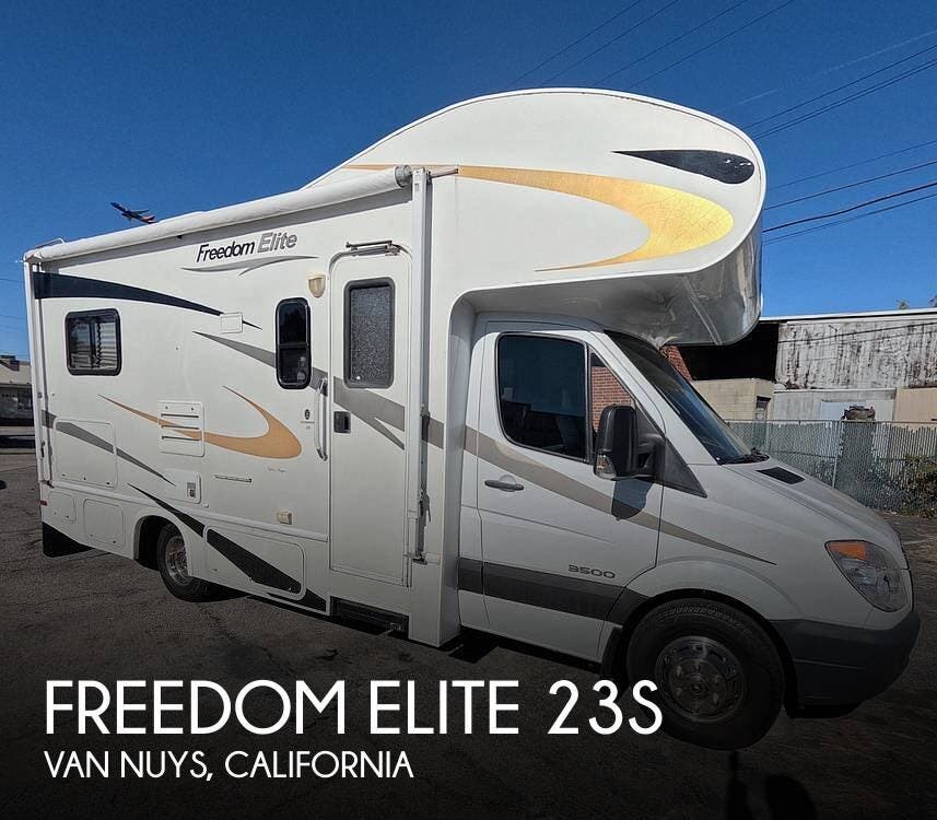 Used 2010  Thor Motor Coach Freedom Elite 23S by Thor Motor Coach from Pop RVs in Van Nuys, CA