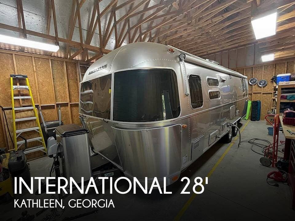Used 2017 Airstream International Signature 28RB available in Kathleen, Georgia