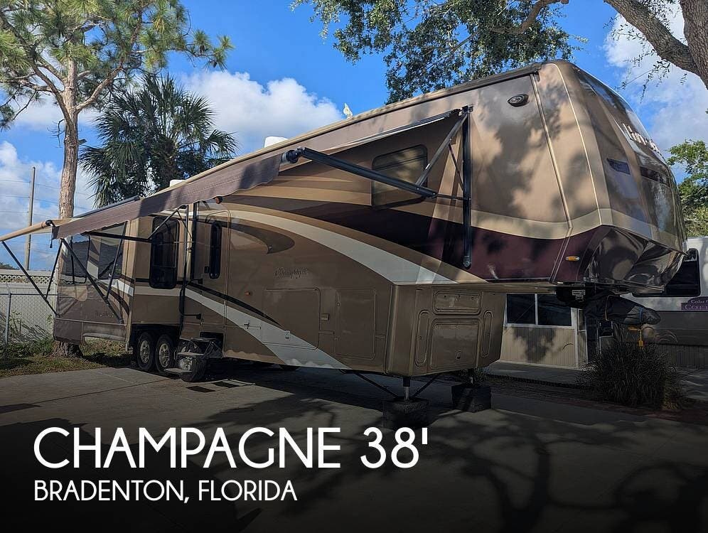Used 2013 Nu-Wa Hitchhiker Champagne 38LKRSB available in Bradenton, Florida