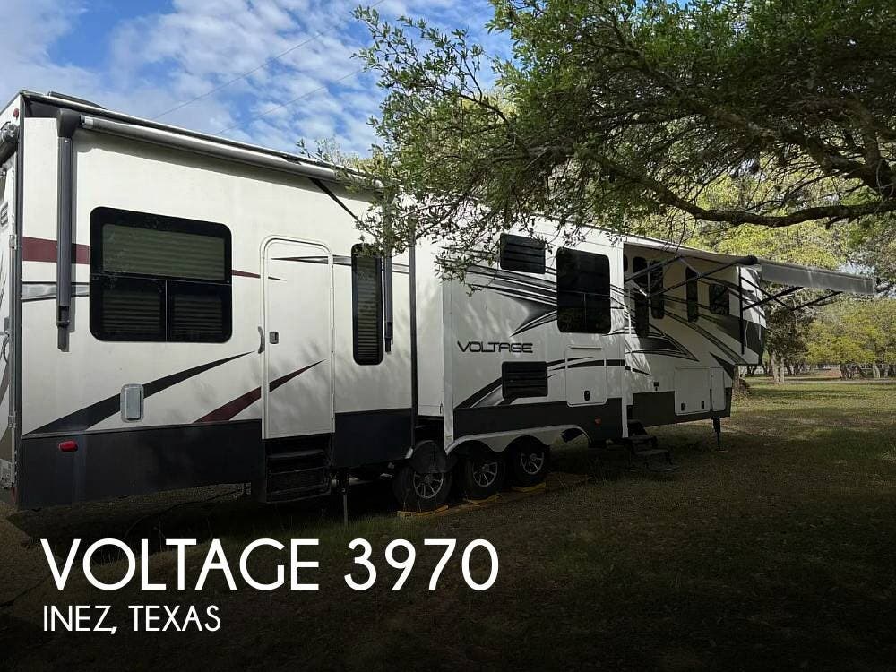 Used 2016 Dutchmen Voltage 3970 available in Inez, Texas