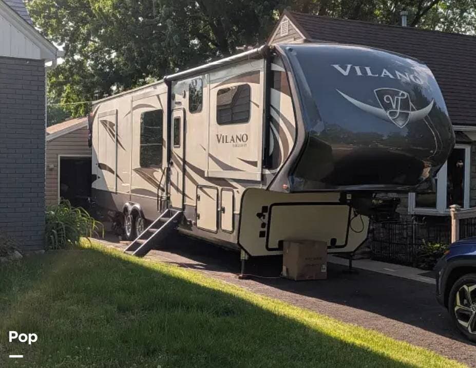 Used 2019 Vanleigh Vilano 375FL available in Saint Louis Park, Minnesota