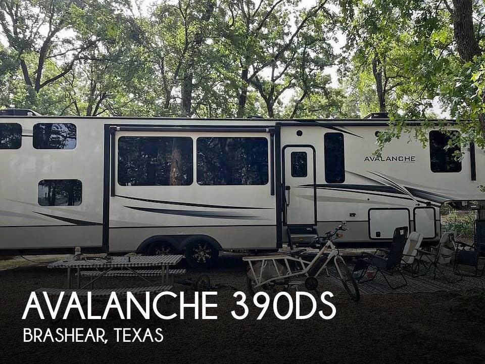 Used 2022 Keystone Avalanche 390DS available in Brashear, Texas