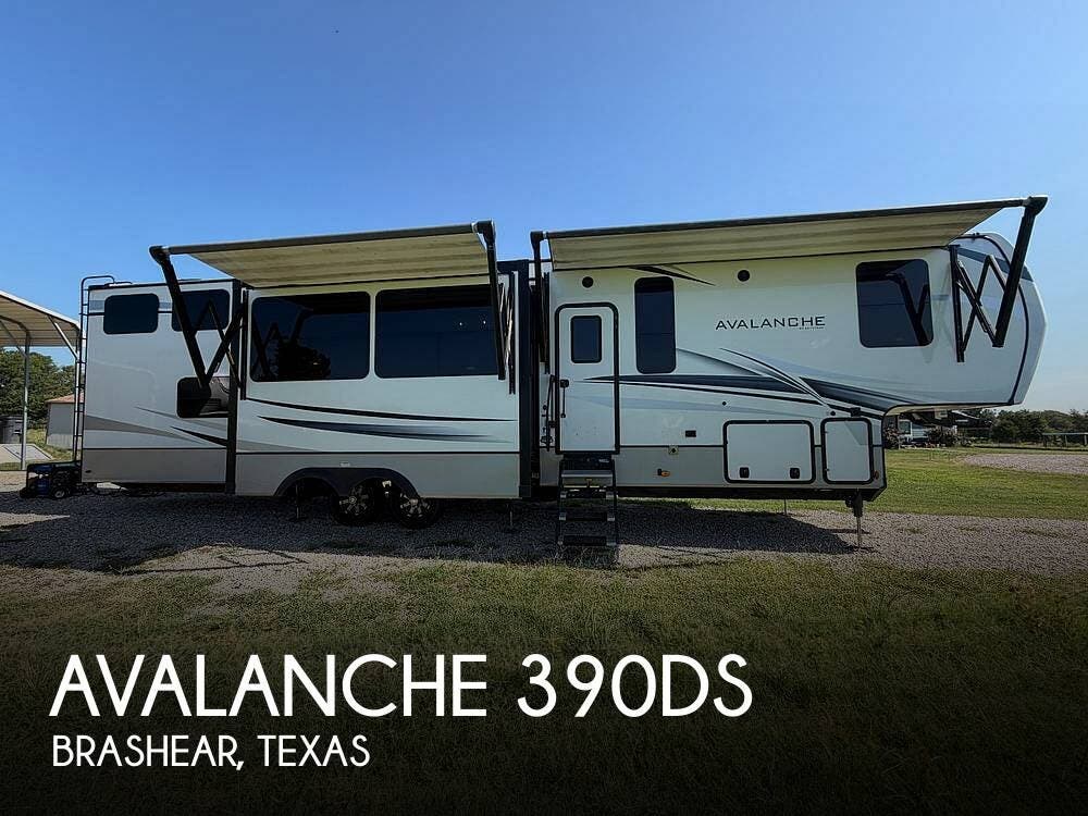 Used 2022 Keystone Avalanche 390DS available in Brashear, Texas