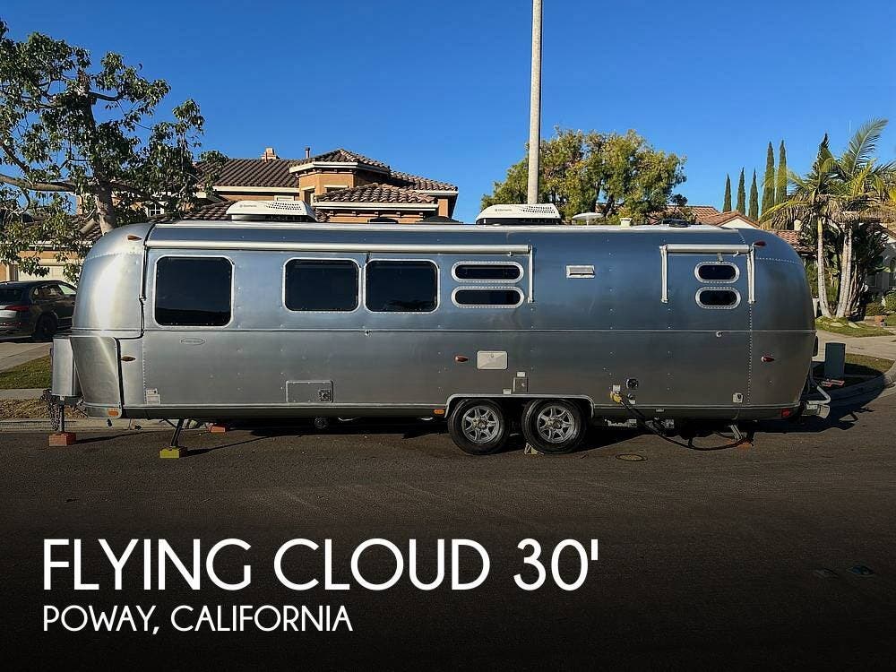 Used 2015 Airstream Flying Cloud 30FB Bunk available in Poway, California