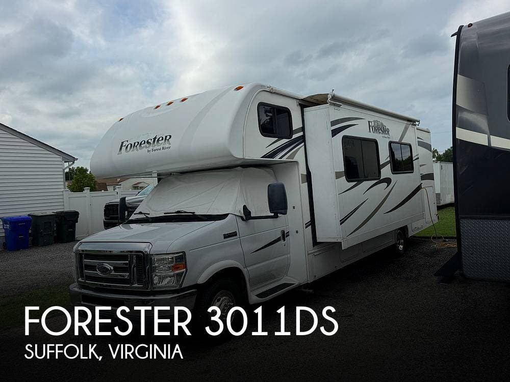 Used 2014  Forest River Forester 3011DS by Forest River from Pop RVs in Suffolk, VA