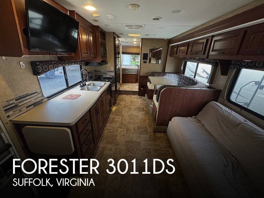 Used 2014  Forest River Forester 3011DS by Forest River from Pop RVs in Suffolk, VA