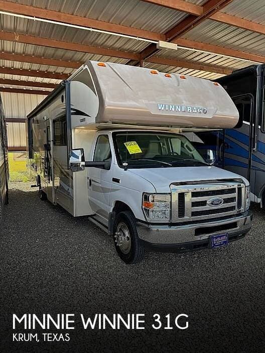 Used 2016 Winnebago Minnie Winnie 31G available in Krum, Texas