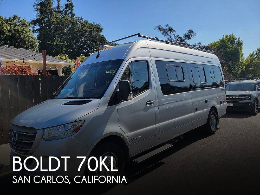 Used 2020  Winnebago Boldt 70KL by Winnebago from Pop RVs in San Carlos, CA