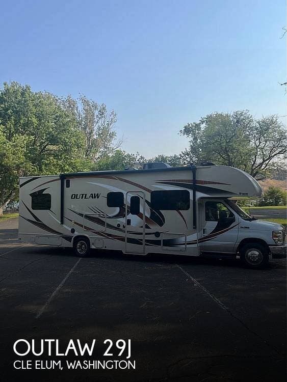 Used 2019  Thor Motor Coach Outlaw 29j by Thor Motor Coach from Pop RVs in Cle Elum, WA