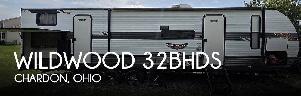 Used 2020  Forest River Wildwood 32BHDS by Forest River from Pop RVs in Chardon, OH