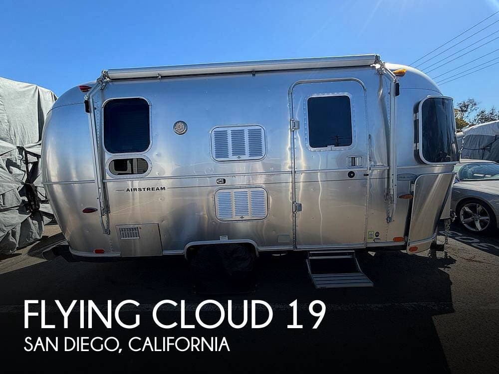 Used 2014  Airstream Flying Cloud 19 by Airstream from Pop RVs in San Diego, CA