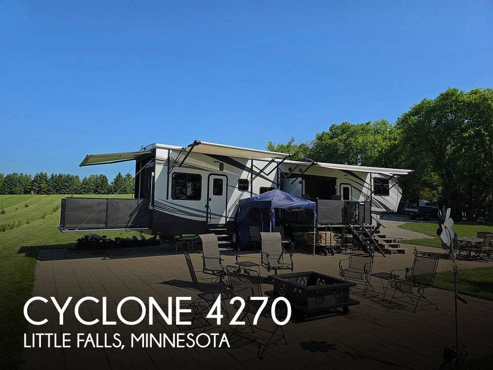 Used 2019  Heartland Cyclone 4270 by Heartland from Pop RVs in Little Falls, MN