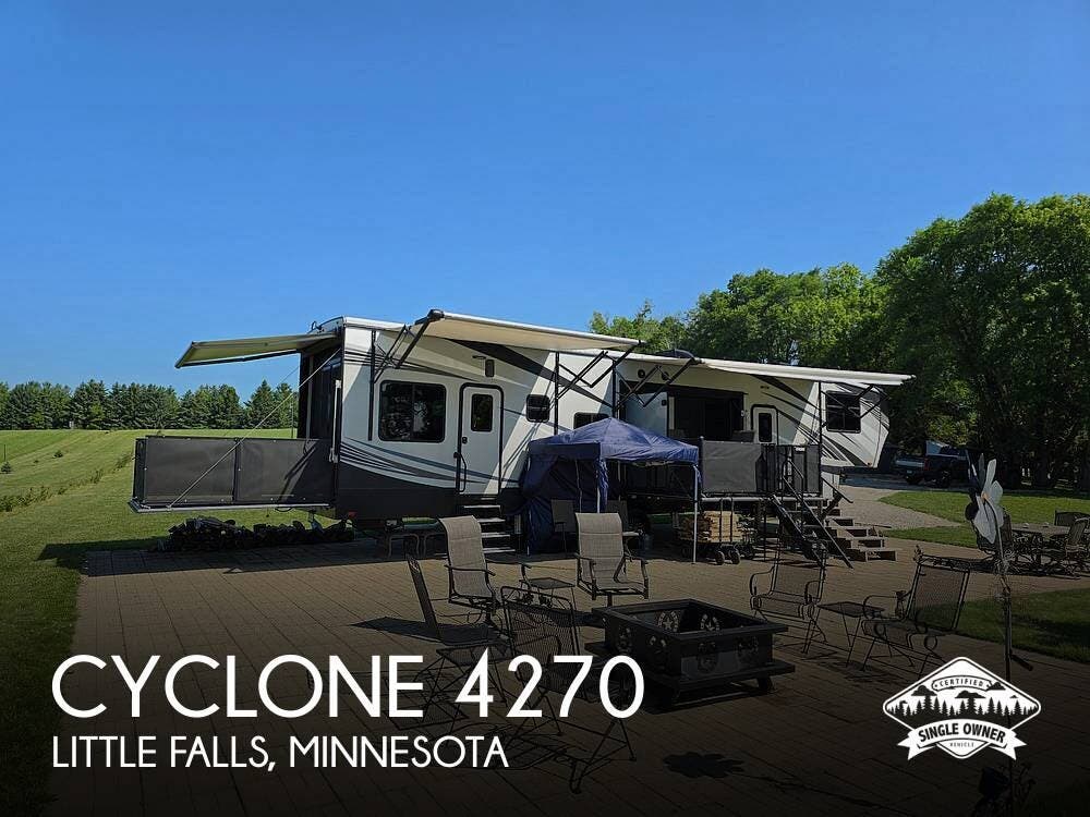 Used 2019  Heartland Cyclone 4270 by Heartland from Pop RVs in Little Falls, MN