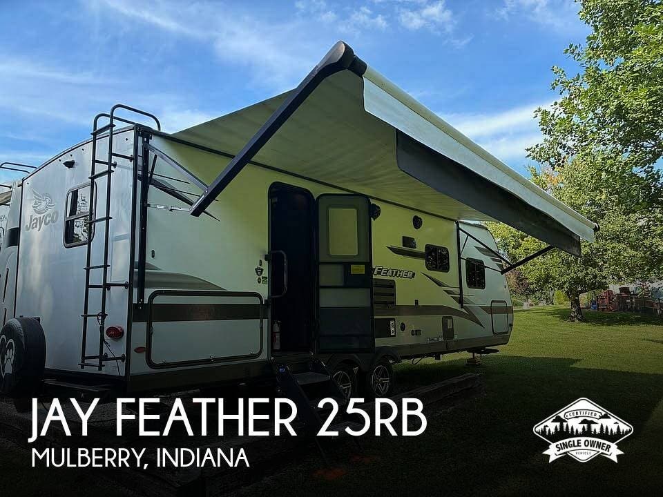 Used 2022  Jayco Jay Feather 25RB by Jayco from Pop RVs in Mulberry, IN