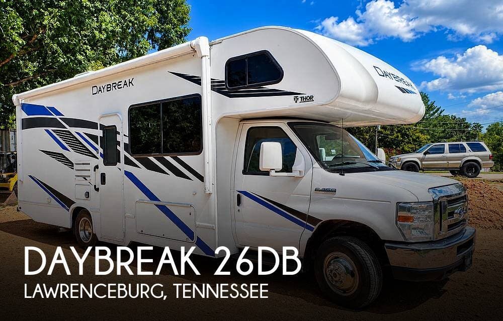 Used 2020  Thor Motor Coach Daybreak 26DB by Thor Motor Coach from Pop RVs in Lawrenceburg, TN