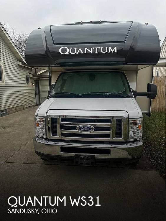 Used 2020  Thor Motor Coach Quantum WS31 by Thor Motor Coach from Pop RVs in Sandusky, OH