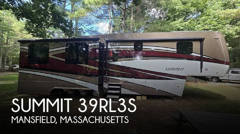 Used 2017  New Horizons Summit 39RL3S by New Horizons from Pop RVs in Mansfield, MA
