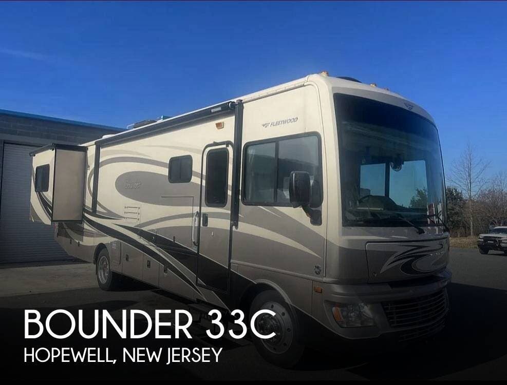 Used 2012  Fleetwood Bounder 33C by Fleetwood from Pop RVs in Hopewell, NJ