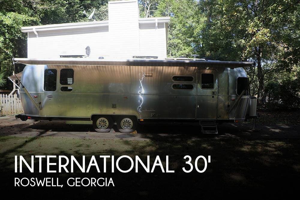 Used 2019  Airstream International Serenity 30RB by Airstream from Pop RVs in Roswell, GA