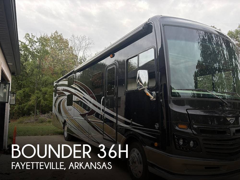 Used 2018  Fleetwood Bounder 36H by Fleetwood from Pop RVs in Fayetteville, AR