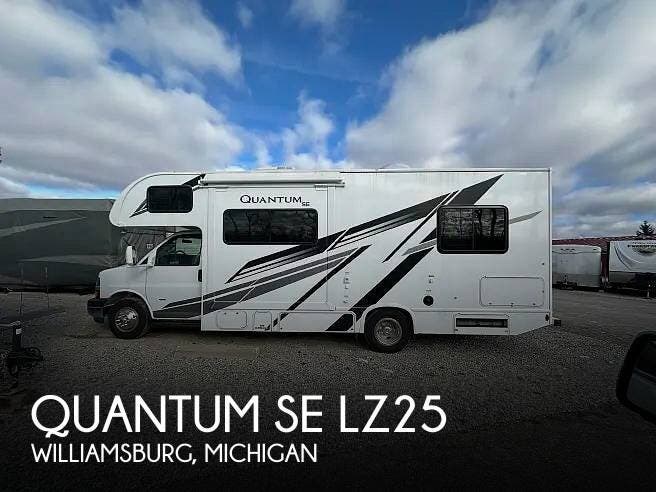 Used 2025  Thor Motor Coach Quantum SE LZ25 by Thor Motor Coach from Pop RVs in Williamsburg, MI