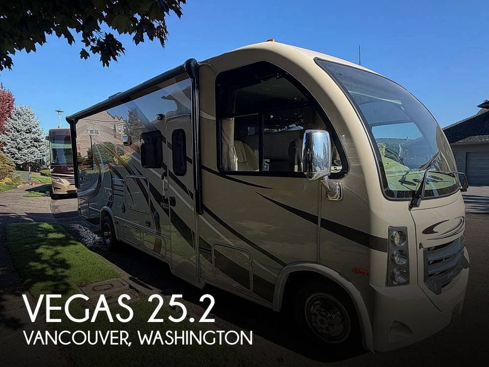 Used 2017  Thor Motor Coach Vegas 25.2 by Thor Motor Coach from Pop RVs in Vancouver, WA