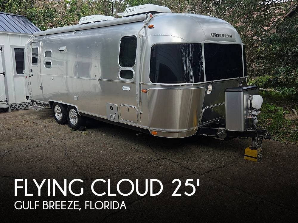 Used 2022  Airstream Flying Cloud 25FB Twin by Airstream from Pop RVs in Gulf Breeze, FL