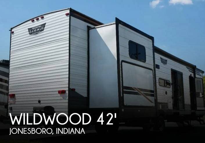 Used 2022  Forest River Wildwood LODGE 42QBQ by Forest River from Pop RVs in Jonesboro, IN