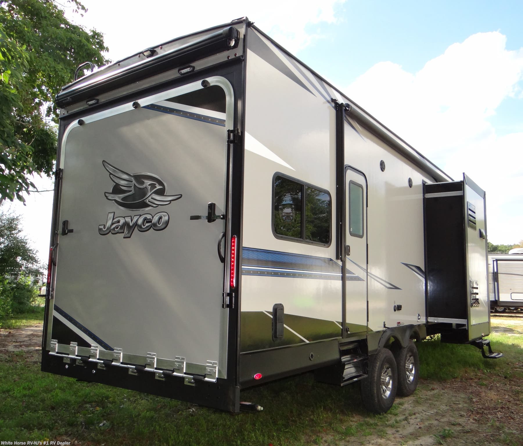 23 foot travel trailers with slide out