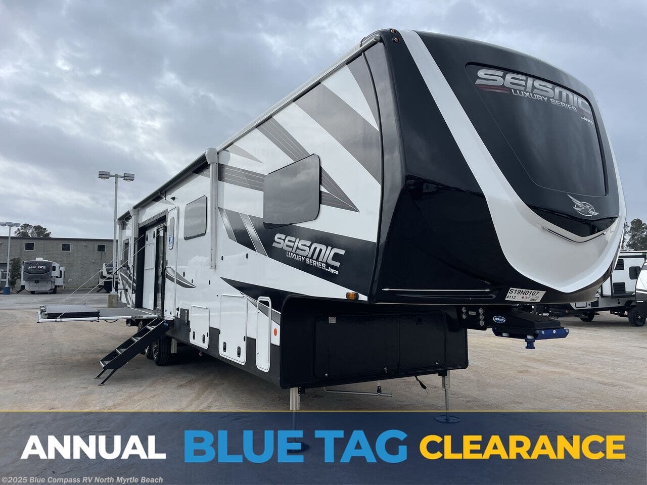 New 2025 Jayco Seismic Luxury Series 4113 available in Longs, South Carolina