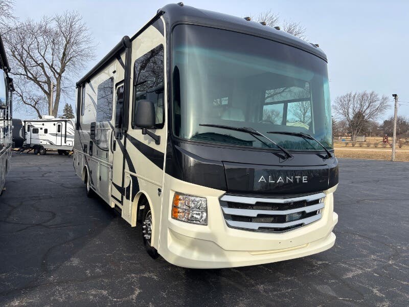 Used 2022 Jayco Alante 27A available in Rockford, Illinois