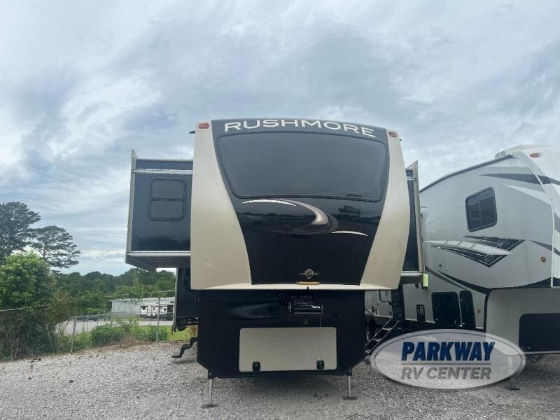 Used 2015 CrossRoads Rushmore Washington RF39WA available in Ringgold, Georgia