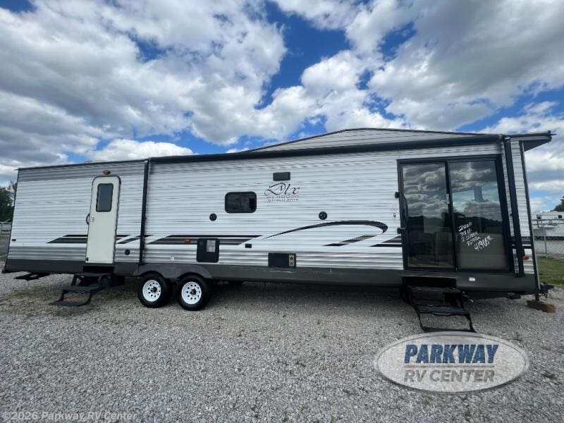 Used 2020 Forest River Wildwood DLX 353FLFB available in Ringgold, Georgia