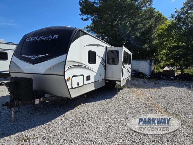 Used 2020  Keystone Cougar Half-Ton 29BHS by Keystone from Parkway RV Center in Ringgold, GA