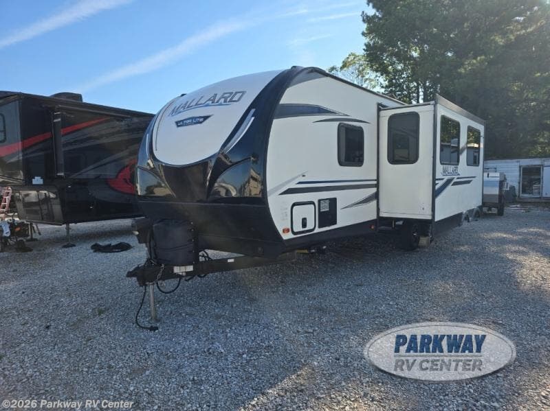 Used 2021  Heartland Mallard 26 by Heartland from Parkway RV Center in Ringgold, GA