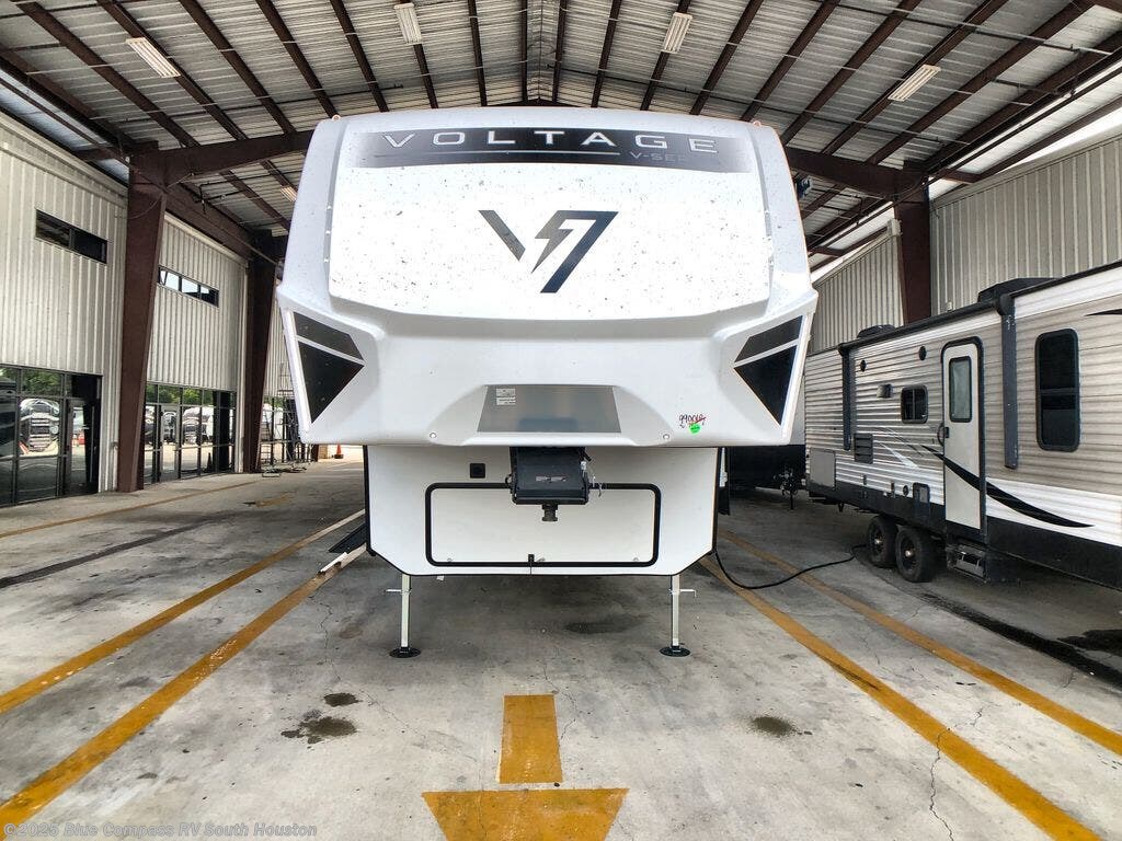 New 2026 Dutchmen Voltage V-Series 3800 available in Alvin, Texas