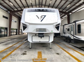New 2026 Dutchmen Voltage V-Series 3800 available in Alvin, Texas