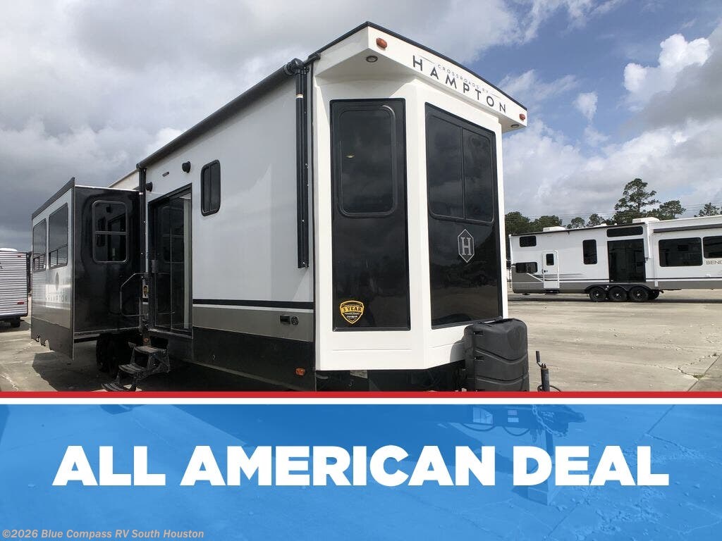 Used 2023 CrossRoads Hampton 378DBB available in Alvin, Texas