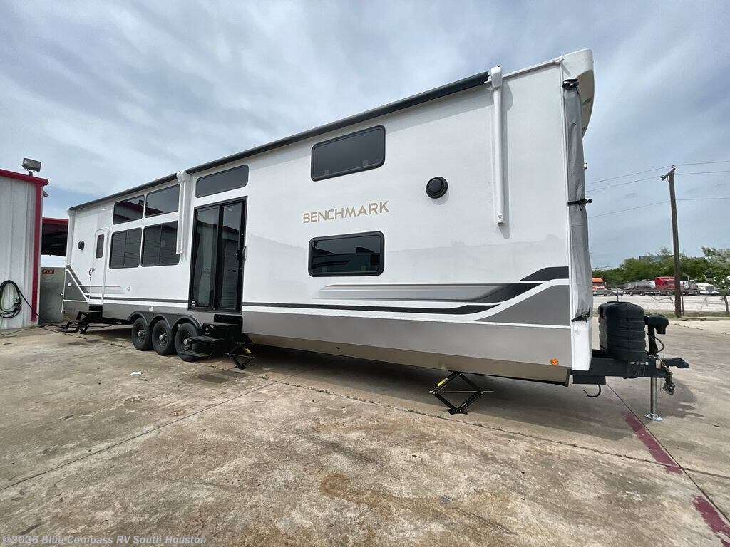 New 2026 Alliance RV Benchmark 44LFT available in Alvin, Texas