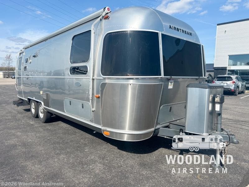 Used 2015 Airstream Flying Cloud 27FB Twin available in Grand Rapids, Michigan