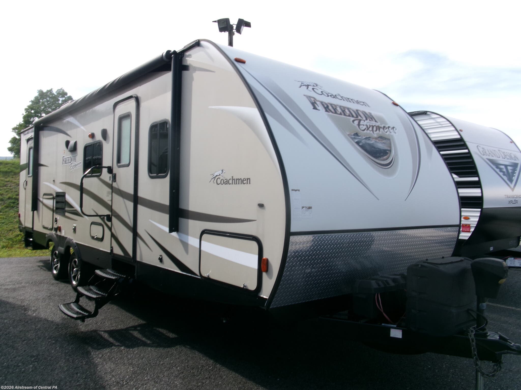 Used 2017 Coachmen Freedom Express Ultra Lite 282 BHDS available in Duncansville, Pennsylvania