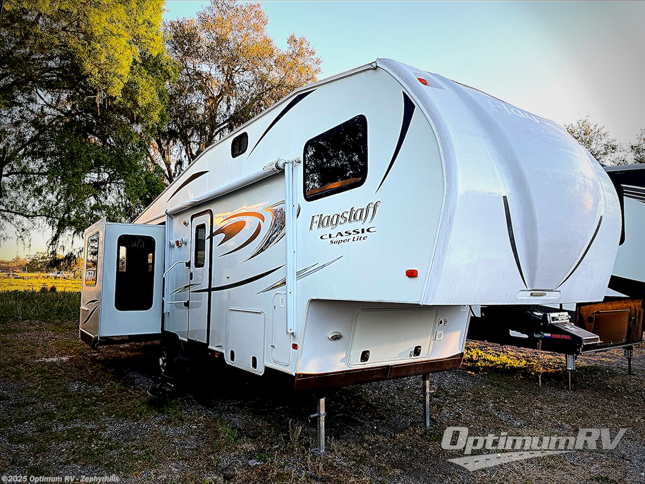 Used 2014 Forest River Flagstaff Classic Super Lite 8528RSWS available in Zephyrhills, Florida