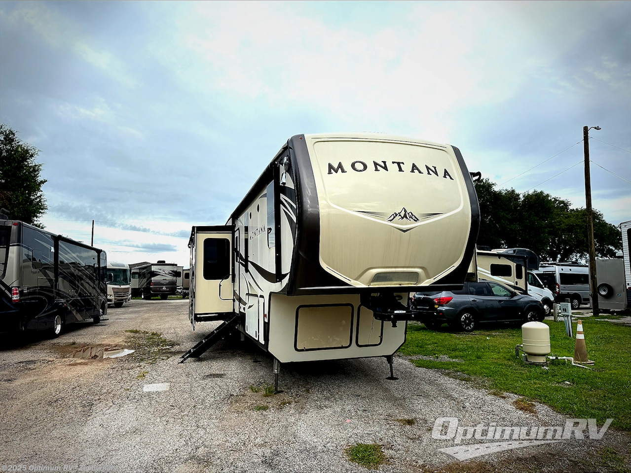 Used 2017 Keystone Montana 3661RL available in Zephyrhills, Florida
